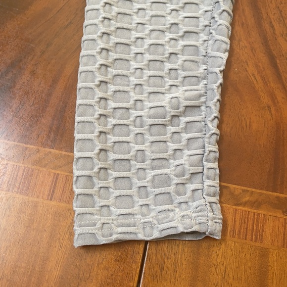 Amazon Essentials Booty Leggings small - Picture 3 of 4